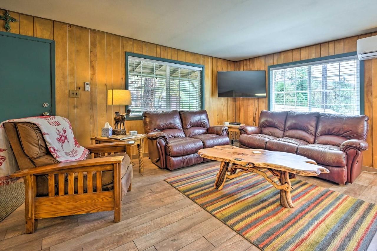 Pine Cabin In The Woods With Yard And Grill! Extérieur photo