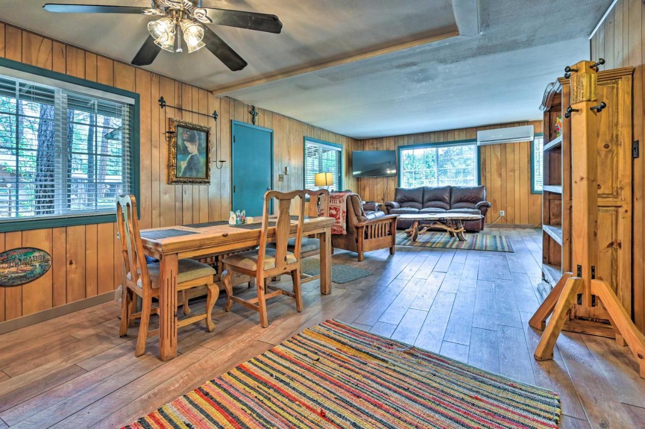 Pine Cabin In The Woods With Yard And Grill! Extérieur photo